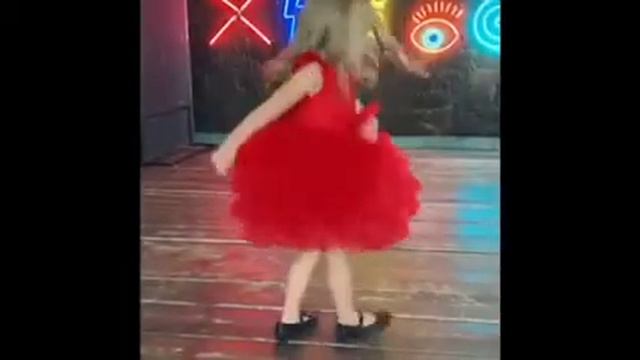 Нарядное пышное платье облачко для девочки на праздник смотреть онлайн