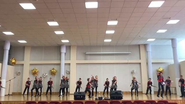 1256 Капельки солнца Зажигаем в стиле рок смотреть онлайн