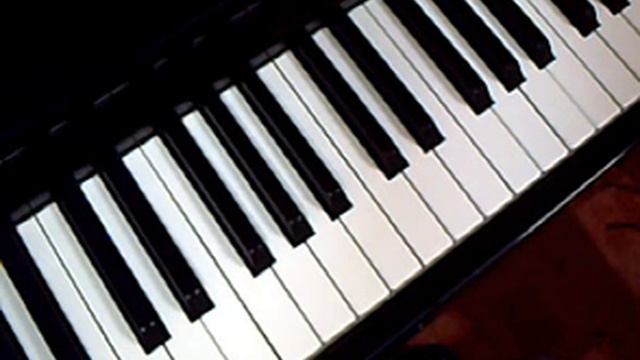 astuces du piano : retrouver un accord majeur. смотреть онлайн