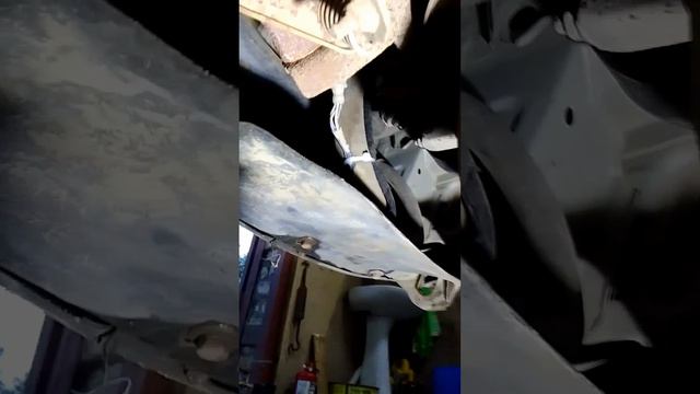 Раф 4 коротыш перегорает предохранитель в моторном отсеке на 10 ампер