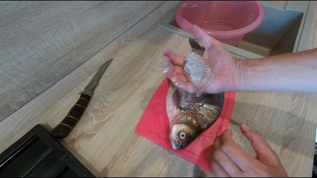 КАК ПОЧИСТИТЬ ЛЕЩА ОТ ЧЕШУИ БЫСТРО УДОБНО ЭФФЕКТИВНО И ЧИСТО смотреть онлайн