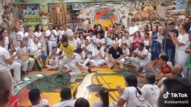 um pouco do batizado e troca de corda - grupo (Resgate Capoeira) смотреть онлайн