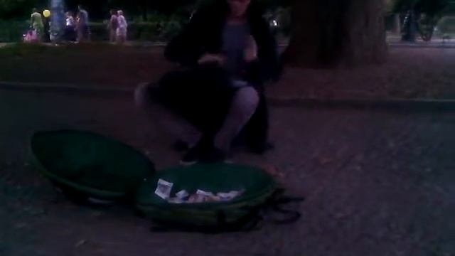 Парень играет на ханге смотреть онлайн