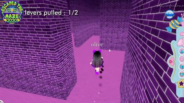 HOW TO BEAT THE MAZE AND GET THE BADGE | Royale High Maze Walkthrough 2020 смотреть онлайн
