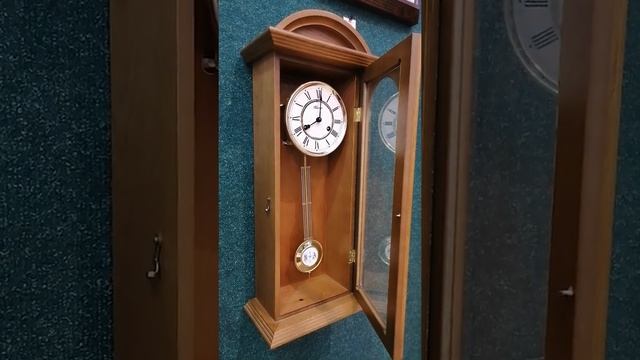 ПРОСТЫЕ МЕХАНИЧЕСКИЕ НАСТЕННЫЕ ЧАСЫ С БОЕМ ФИРМЫ K.MOZER ПОСЛЕ 25 ЛЕТ НЕПРЕРЫВНОЙ ЭКСПЛУАТАЦИИ. смотреть онлайн