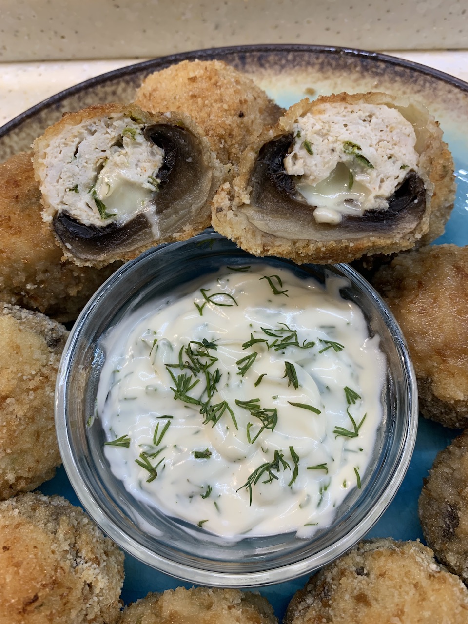 Фаршированные шампиньоны с фаршем и сыром смотреть онлайн