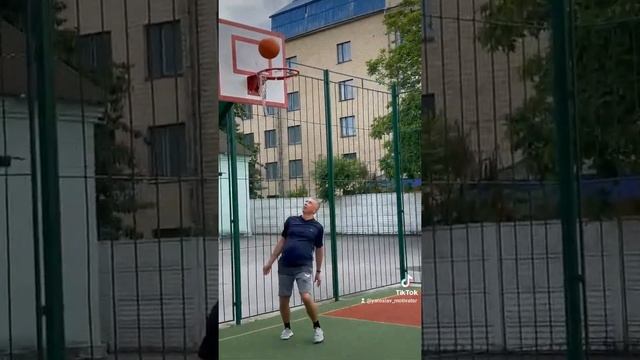 В школе дали освобождение от физкультуры, а я записался на баскетбол! смотреть онлайн