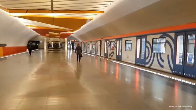 Составы Еж3/Ем-508Т и "Москва" на ст. "Лермонтовский проспект" смотреть онлайн