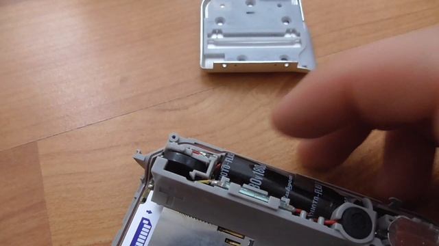 Basic components of an old Compact Digital Camera (HP Photosmart M22) смотреть онлайн