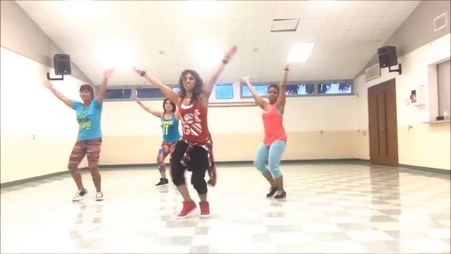 La Bicicleta - Shakira and Carlos Vives - Zumba with Erika Rivere смотреть онлайн