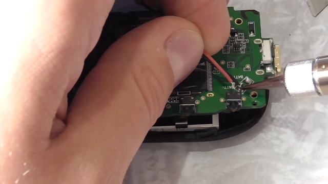 Видеорегистратор AdvoCam FD8RG. Замена батареи(Disassembly of car DVR and battery replacement). смотреть онлайн
