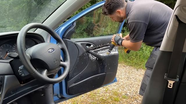 The £200 Ford Focus Gets A Service And An Interior Deep Clean смотреть онлайн