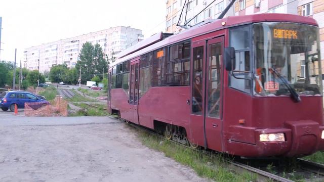 Казанский трамвай №1329 едет на улице Энергетиков смотреть онлайн