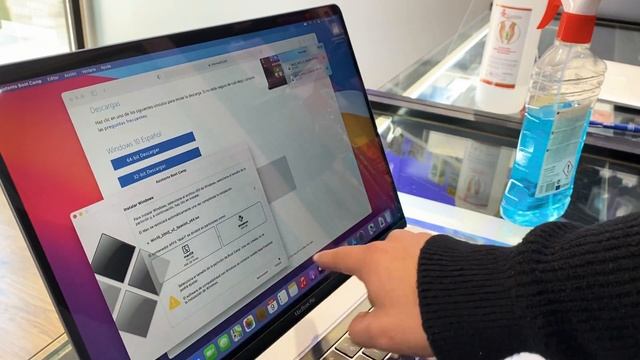 Descarga de Windows 10 Pro en el MacBook Pro modelo A2141 смотреть онлайн