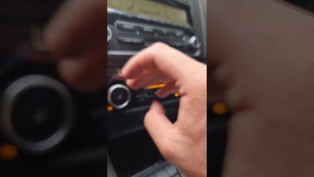 Как убрать неприятный запах от кондиционера в салоне авто - Шашка против запаха Kerry смотреть онлайн