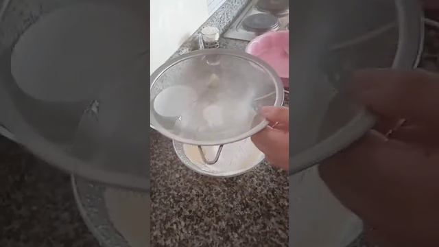 Pâte pour biscuits et Madeleine super facile rapide et bonneعجينة المسكوتشو و المدلان جد لذيذة смотреть онлайн