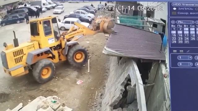 В Сепараторном поселке Махачкалы неизвестные снесли забор напротив мечети смотреть онлайн