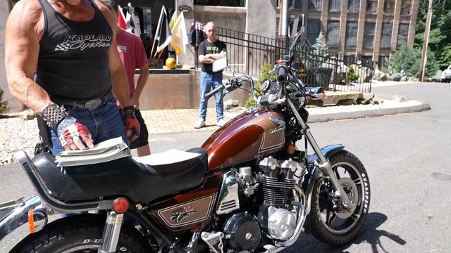 1983 Honda CB1000C смотреть онлайн