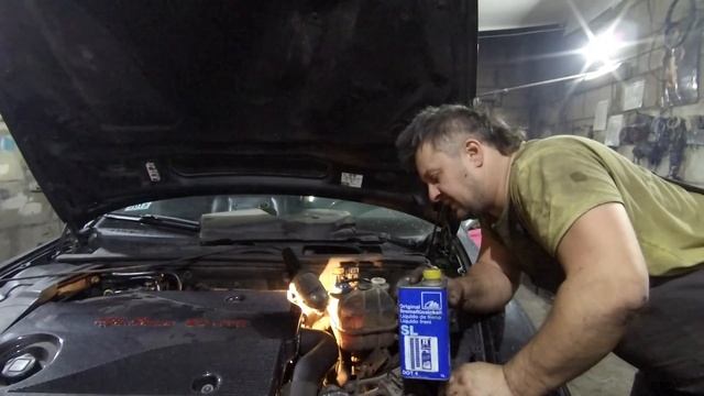 Как прокачать сцепление на Альфа Ромео 166 2.4 JTD. How to pump the clutch on Alfa Romeo 166 2.4 JT смотреть онлайн