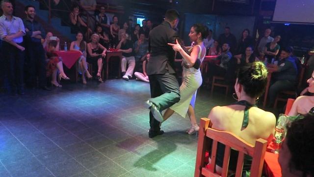 Jonathan Saavedra y Clarissa Aragon at Milonga a la Parilla Buenos Aires 2020 3 смотреть онлайн
