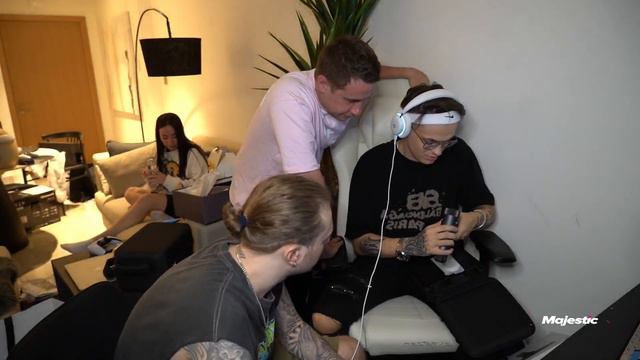 РАСПАКОВКА ПОДАРКОВ С ДНЯ РОЖДЕНИЯ БУСТЕРА С КРИДОМ И ЛИКСОМ / ПОЛНЫЙ СТРИМ РАСПАКОВКА ПОДАРКОВ смотреть онлайн