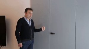 Межкомнатный двери скрытого монтажа + стеновые панели. Современный интерьер дома
