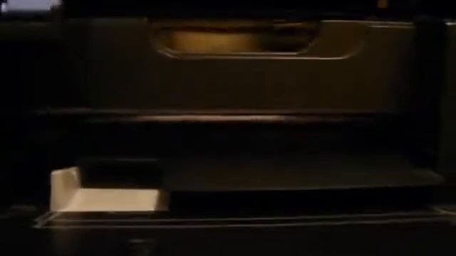 Broken printer is sparkling during printing смотреть онлайн