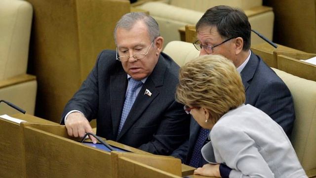 Какие пенсии получают депутаты госдумы и чиновники смотреть онлайн