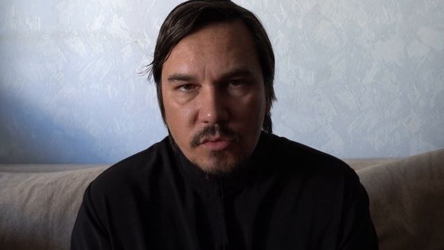 О красных нитках на запястьях смотреть онлайн