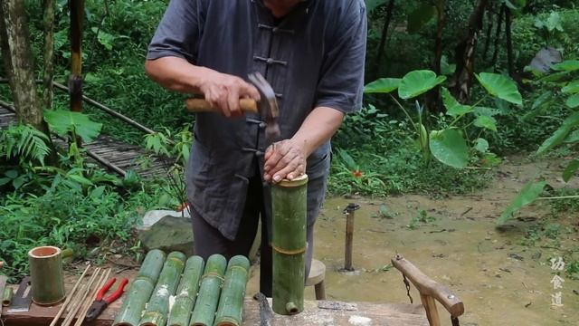 爷爷上山砍竹子，做带轮子的流水竹艺品，精致漂亮好喜欢 смотреть онлайн