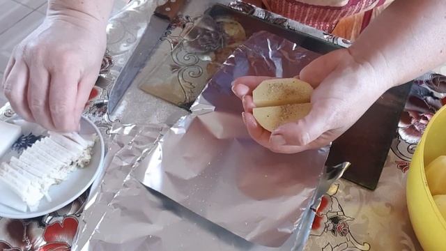 #салокартошкафольга,КАРТОФЕЛЬ ЗАПЕЧЁННЫЙ С САЛОМ В ФОЛЬГЕ смотреть онлайн
