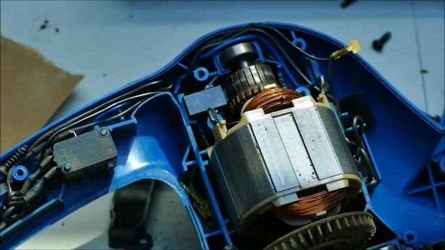 Repairing an hedge trimmer, changing carbon brushes, Einhell Royal HEC551 смотреть онлайн