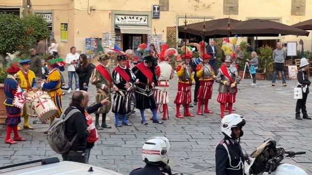 Живая Италия. ФЛОРЕНЦИЯ. Октябрь 2022. КРАСИВАЯ ПРОГУЛКА 4К. Давид, Козимо, Дуомо, Старый мост. смотреть онлайн