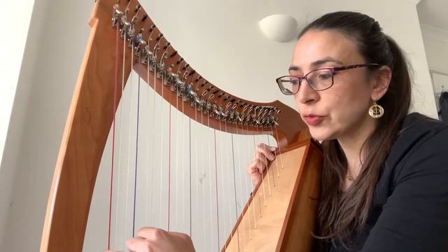 Learning Harp (useful for lyre too) - Simple left hand chords смотреть онлайн