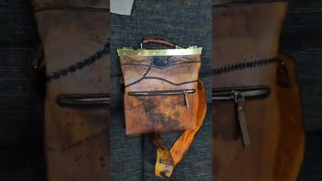 Видео обзор концептуальный саквояж "Франкенштейн" из состаренной кожи. Артикул 01508 смотреть онлайн