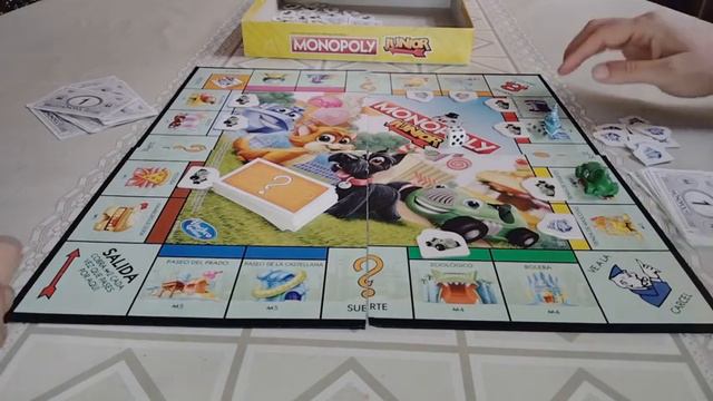 Cómo jugar a MONOPOLY Junior - Juego de mesa - +5 años смотреть онлайн