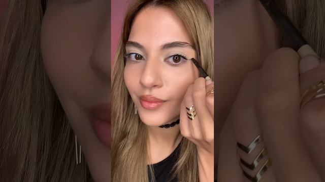Eyeliner hack #foryou #shortvideo #fypshorts #makeup #viral #keşfet #fyptiktok #hairstyle смотреть онлайн