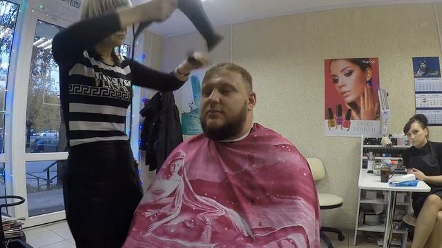 Что будет если постричься в обычной парикмахерской? смотреть онлайн
