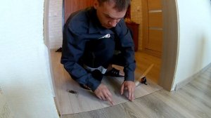 Установка порожка на ламинат.