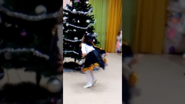Новый год. Танец сороки смотреть онлайн