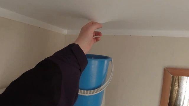 #сливводы #натяжнойпотолок. Слив воды с потолка своими руками. 2 монтажа смотреть онлайн