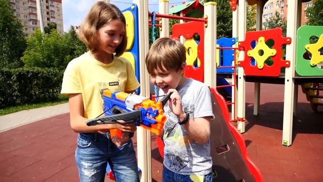 Майнкрафт игры в реальной жизни. Адриан и Света в Логове дракона спасают курицу! Видео для детей. смотреть онлайн