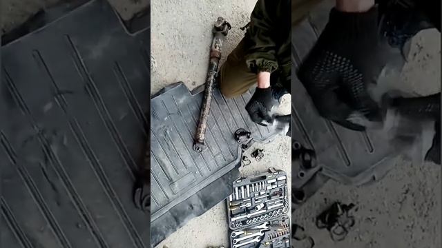 Ремонтируем соболь.. Меняем крестовину кардана!!!! смотреть онлайн