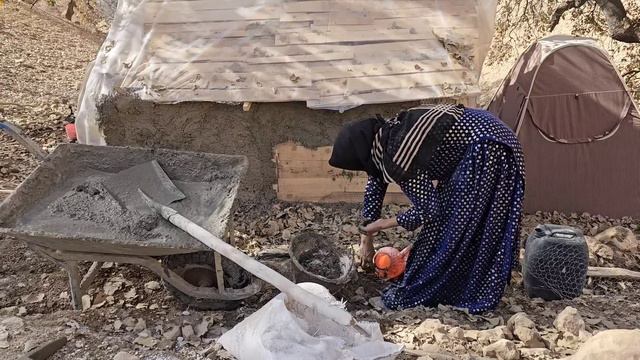 Making Love, Making Shelter: A Single Mother's Resilience: Nomadic Bonds