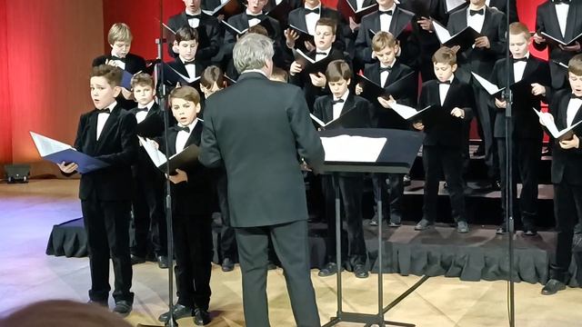 25.12.22 Сириус "Аве Мария" Хорового училища им Глинки Спб Солисты Зыков Адриан, Шаула Вианор смотреть онлайн