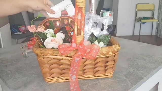 подарочная корзина | оформление корзины в подарок на свадьбу смотреть онлайн