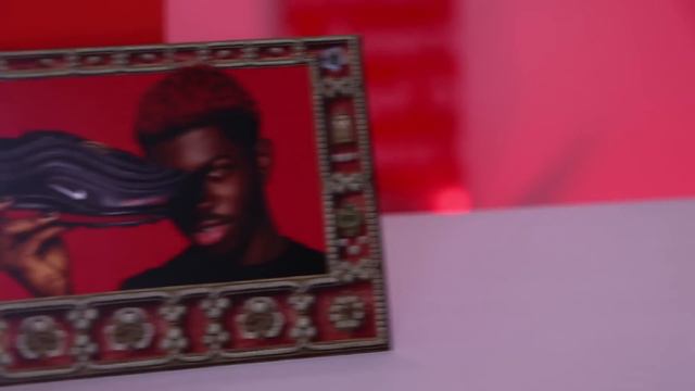 Lil Nas X Nike Satan Shoes In Hand REVIEW 🔴 Drop of Human Blood смотреть онлайн