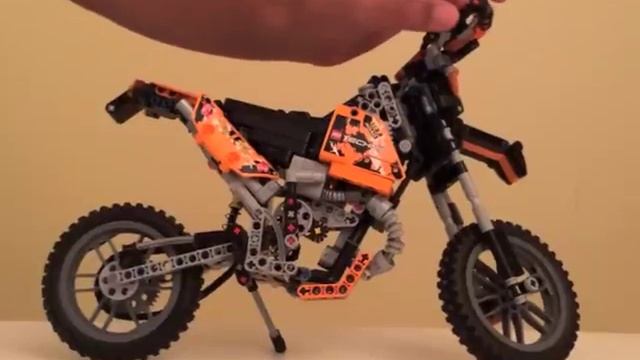 Moto de lego Technic (KTM EXC 250 2T) смотреть онлайн