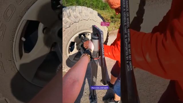 РАЗОРВАЛИ в хлам колесо на Колыме (Москва-Магадан на авто) смотреть онлайн