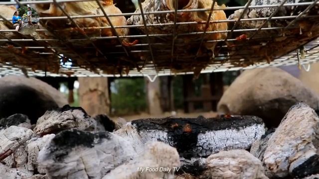My daughter catch chicken in forest- Mother cooking chicken spicy with egg eating delicious смотреть онлайн